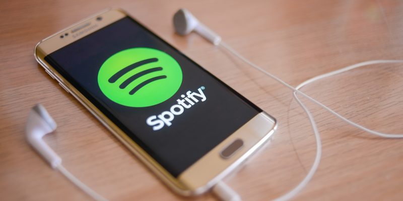 Spotify-allows-users-to-save-unlimited-songs-800x400